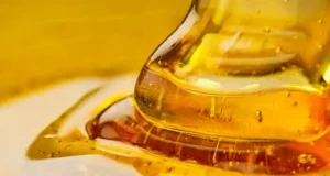 درمان زخم پای دیابتی با عسل؛ آیا شواهد علمی از این روش درمانی حمایت می‌کنند؟