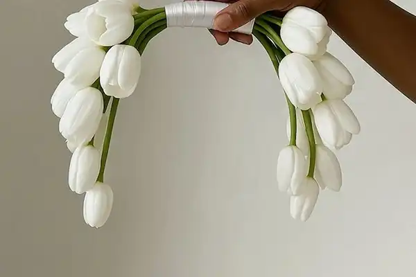 معرفی گلهای پرطرفدار برای دسته گل عروس 7 لاله برای دسته گل عروس