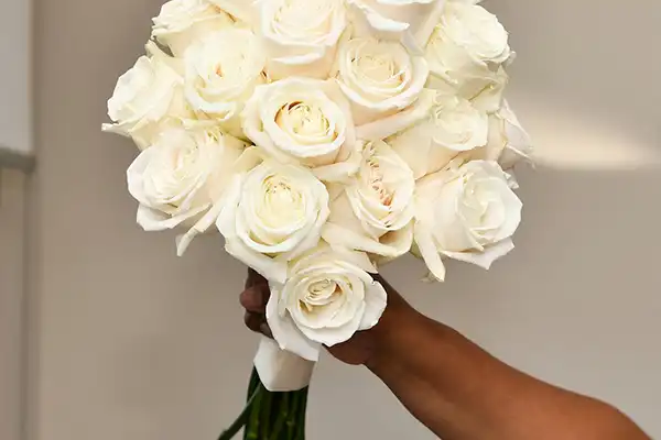 معرفی گلهای پرطرفدار برای دسته گل عروس 2 رز برای دسته گل عروس