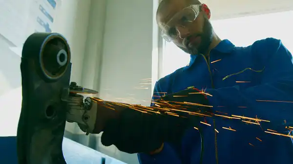 پوشاک کار مهندسی مناسب فعالیت‌های صنعتی و عمرانی